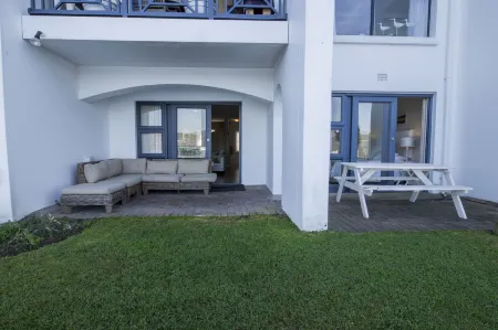 Laguna Grove Holiday Rentals Отели рядом с достопримечательностью «Knysna Driving Range»