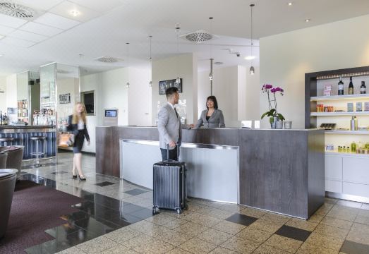 4. 머큐어 카멘 우..