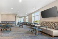 Holiday Inn Express & Suites Astoria Hotels in Astoria
