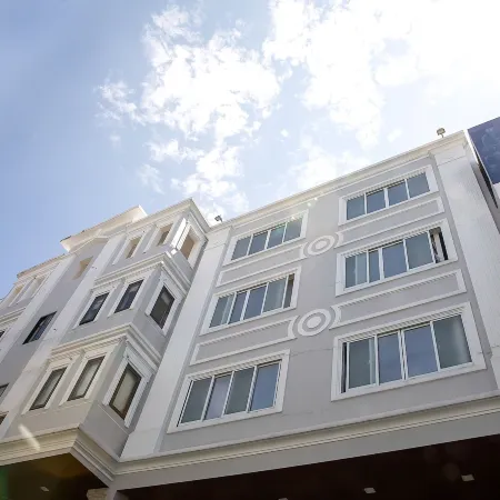 Tu Phuong Hotel Отели рядом с достопримечательностью «Парк Dam Sen»