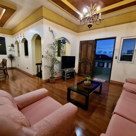 Den Den Guesthouse