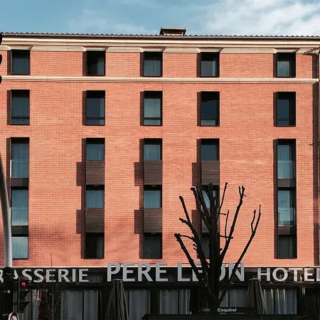Hôtel le Père Léon Отели рядом с достопримечательностью «Фонд Бемберг»
