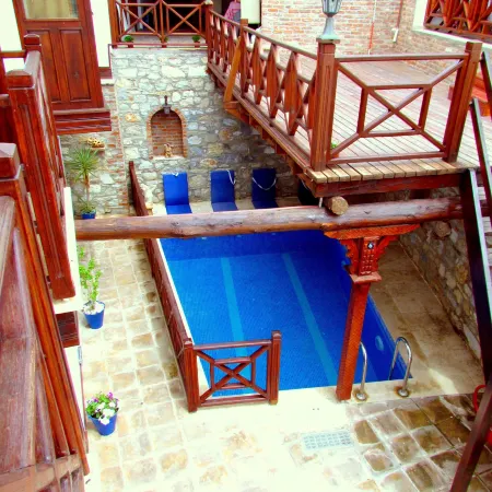 Amazon Petite Palace