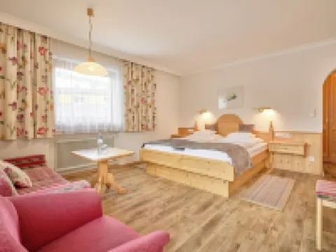 Hotel Appartement Roggal Hotels in Lech