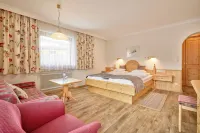 Hotel Appartement Roggal Hotels in Lech