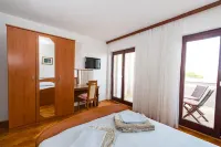 Apartment Ljubica with Nice Garden 1