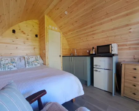 Beautiful and Cosy Pod Saintives Hotels in St Ives