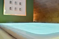 Pavillon des Millésimes, Piscine & Spa Hotels in Lussac