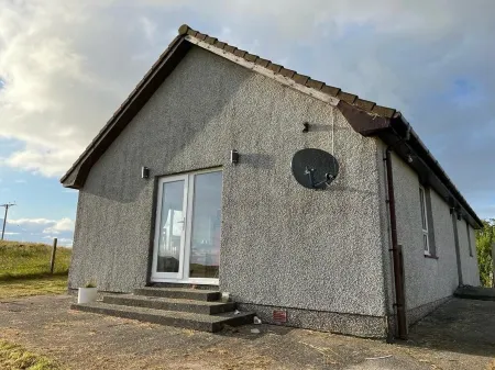 Comfortable well located accommodation in Benbecula Отели в г. Бенбекула