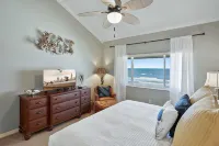 Oceanfront Patio Pool Tennis BBQ Free Parking Hotels in Crescent Beach