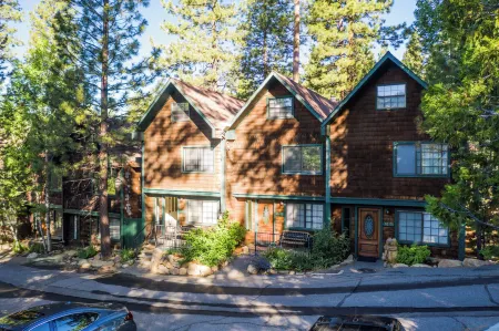 North Lake Lodges & Villas Отели рядом с достопримечательностью «Санд Харбор»