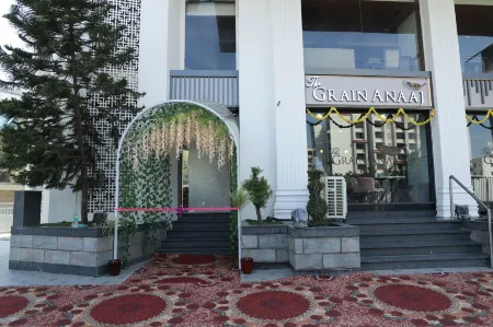 Jivanta Shirdi Отели рядом с достопримечательностью «Shree Saibaba Sansthan Trust, Shirdi»