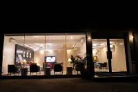 Rich Bridge Hotel