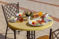 Seagull Hotel Apartments - breakfast