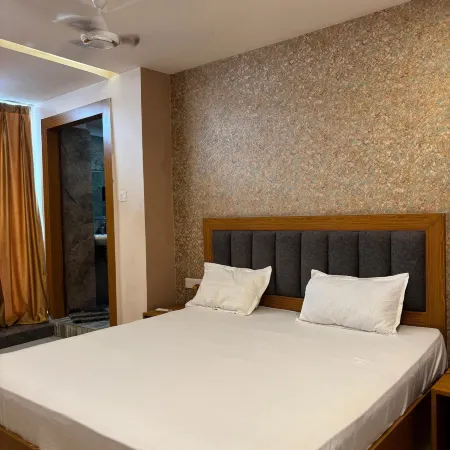 Hotel New India