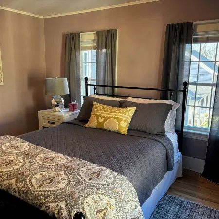 The Inn Crowd Bed and Breakfast
