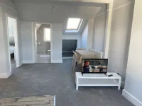 Croydon Victorian 1-Bed Penthouse Sleeps 2 Hotels in Thornton Heath