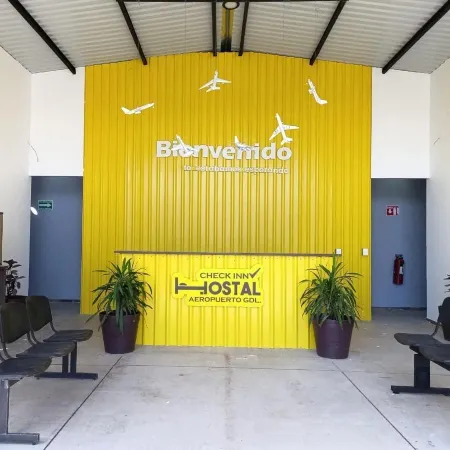Check Inn Hostal Aeropuerto Gdl