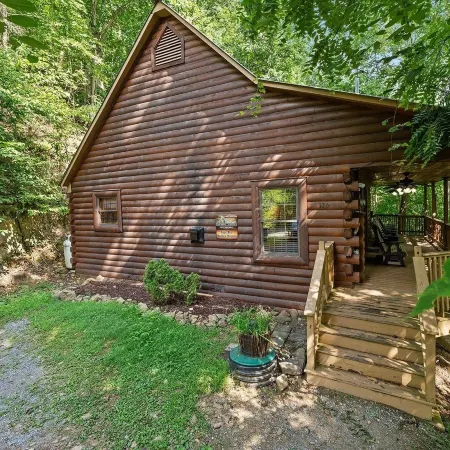 Sugar Bear Mountain Hideaway 3 Bedroom Cabin by RedAwning