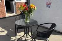 Home from Home-Family&Contractor Friendly-Sleeps 7 Hotels in Wolverhampton