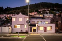 Luxe Suites & Apartments - parking