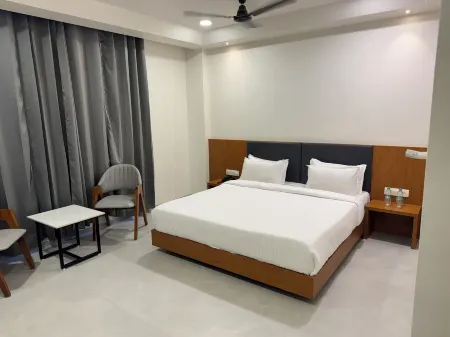 Hotel Madhukta Inn Отели в г. Сомнат