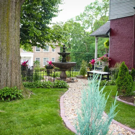 Evans Holly Grove Inn B&B