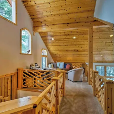 Black Bear by AvantStay Spacious Viking Lodge in Tahoe Donner w Game Room Hot Tub