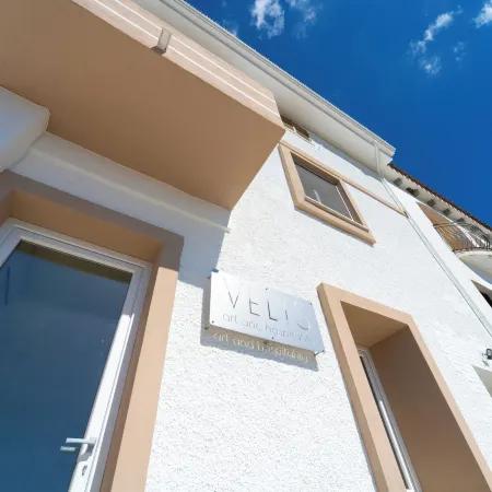 Velis - Art & Hospitality