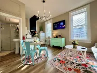 Midtown Whimsical Apartment 1 Block To River- Walk To Restaurants!