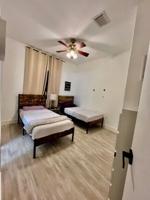 Miami Coral Gables Villa 4bed/4bathroom sleeps 10 pool free parking pet friends