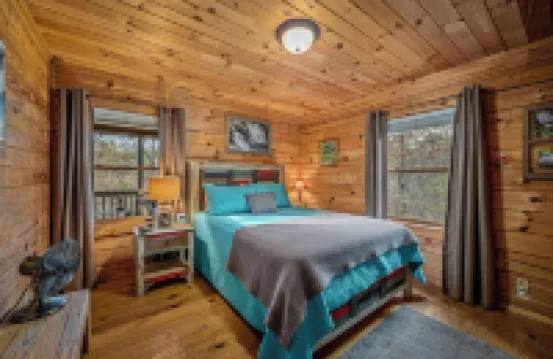 Serenity-A Romantic Secluded Riverfront 1 Level Expansive Log Cabin with Hot-Tub