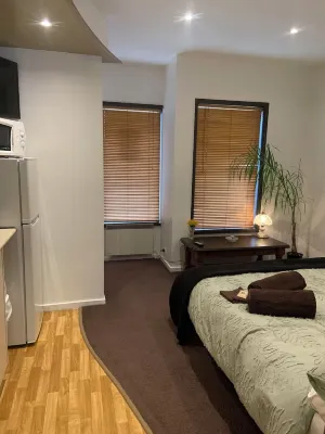 Waves Unit 113 bay views. Cowes beach & shops on your doorstep. Pet friendly!