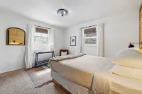 The Golden Slipper Cabin