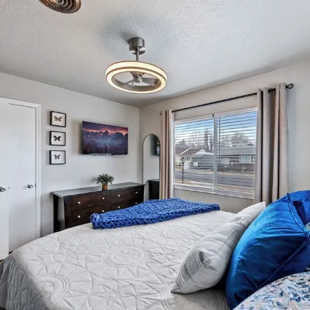 Perfect Central Location w/Mtn Views, Huge Fenced Yard, King Beds, BBQ, & Games! Отели в г. Мюррей