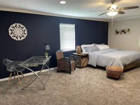 Large Remodeled Central Located Minutes to the Beach & Downtown Free Big Parking