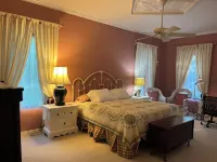 Warm & Welcoming Texas Stay / Straw Bale Charm / Private Lake / Sleeps 6 Adults Hotels in Fannin County