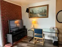 Cozy and Affordable Homes in Santa Ana Hotels near Mar Vista Stables