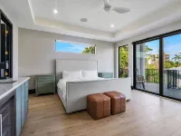 Salt Hausbrandnew! 6Br/6BA Contemporary Retreat, Heated Pool/Spa. Walk to Beach! Hotels in Juno Beach