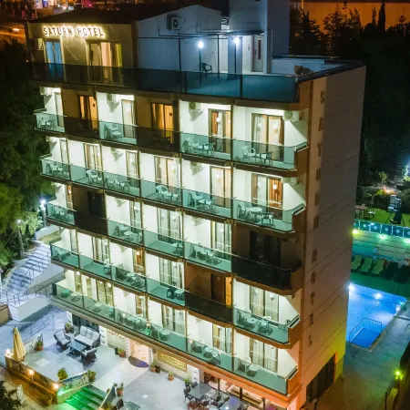 Saturn Hotel