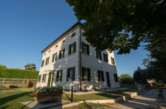 Bed and Breakfast Canalgrande Hotels near Villa Valier