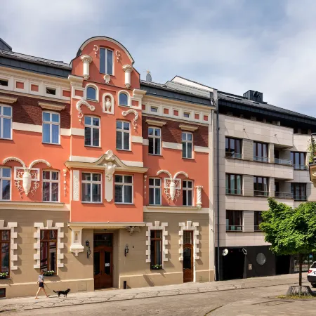 Golden Queen Hotel
