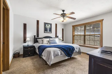 Whispering Creek - in the Heart of Ozarks, Near DT!