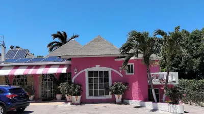 237 Bratton Avenue Hotels in Монтего-Бей