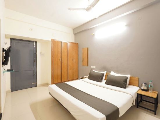 Inn12 By Blessings Hospitality