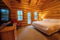 Beautiful Mountain Lodge! 7,000 Sq. Ft W/ Pond