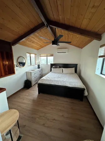 Ponderosa Place, Charming Cabin with Large Deck and Mountain View, Veteran Owned