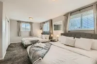 Modern & Spacious - 5 King Beds With Private Backyard Oasis & Sunroom Hotels near The Well House Assisted & Senior Living of Arvada