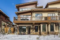 Luxury Ski-in/Ski-Out 4 Bedroom + Office with Westin Resort Amenities