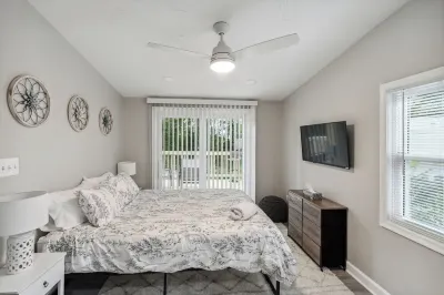 Stylish 1 BD 1 BA Duplex Near Arundel Mills Mall, Live Casino, FT Meade! Hotels near Polo Ralph Lauren Factory Store